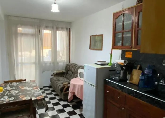 аria Нощувка със закуска (B & B) *